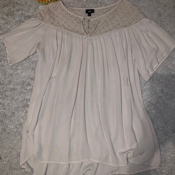 🎃Mossimo Women’s Cream Blouse - Picture 4 of 5